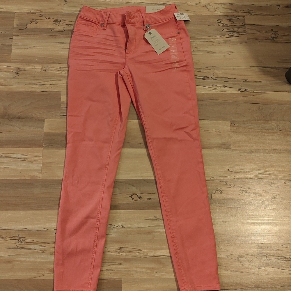 Maurices medium pink jegging. Mid rise, regular length